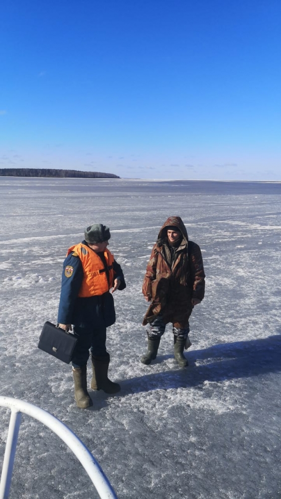 Вчера 21.03, проводили совместный с Гимс рейд ,на Рыбинском водохранилище. Не смотря на запрет и тонкий лёд, люди продолжают выходить на него и рисковать своей жизнью.